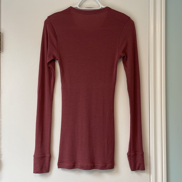 Simply Merino Long Sleeve Top With Thumbholes - Picture 8 of 8